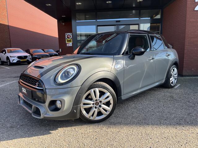 Mini John Cooper Works Mini 2.0 S JCW // SCHUIF-KANTELDAK // LEDER // HARMAN&KARDON AUDIO // STOELVERWARMING // KEYLESS // NAVI+CARPLAY // LED //