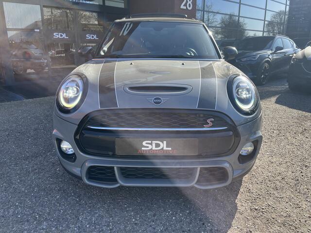 Mini John Cooper Works Mini 2.0 S JCW // SCHUIF-KANTELDAK // LEDER // HARMAN&KARDON AUDIO // STOELVERWARMING // KEYLESS // NAVI+CARPLAY // LED //