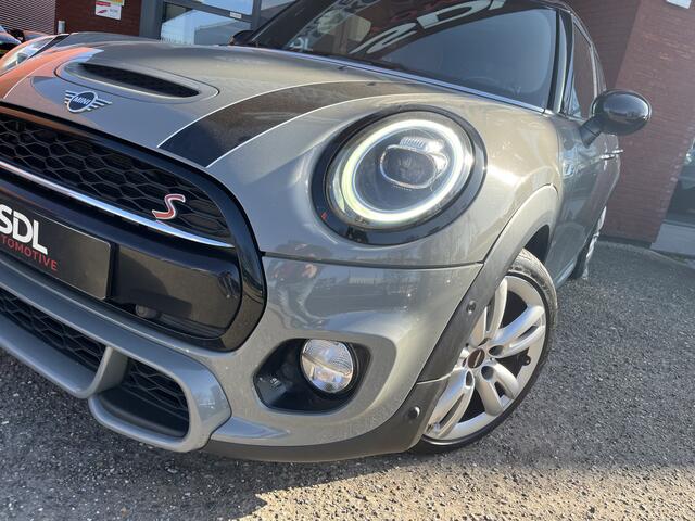 Mini John Cooper Works Mini 2.0 S JCW // SCHUIF-KANTELDAK // LEDER // HARMAN&KARDON AUDIO // STOELVERWARMING // KEYLESS // NAVI+CARPLAY // LED //