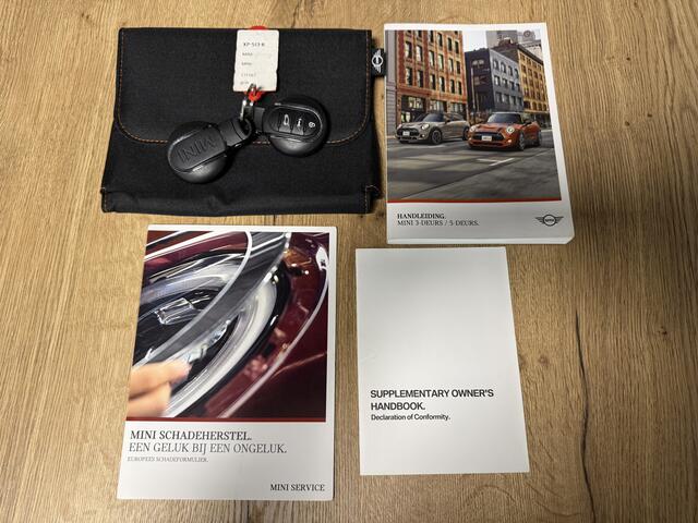 Mini John Cooper Works 1.5 Cooper | RIJKLAAR | JCW | Automaat!