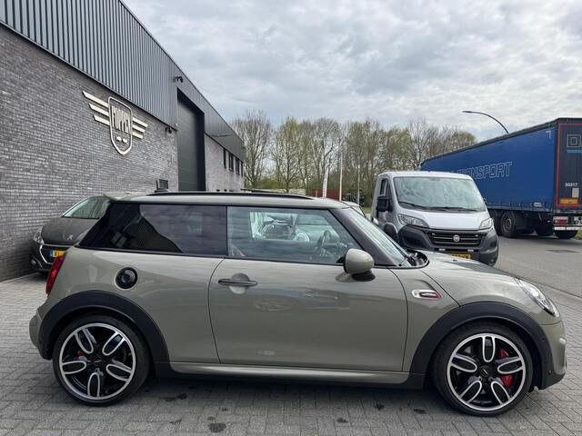 Mini John Cooper Works Mini 2.0 Chili | 1E EIGENAAR | 12MND GARANTIE | 230PK | PANO | ACC | CARPLAY | LED | HEAD-UP | NAVI | DAB |