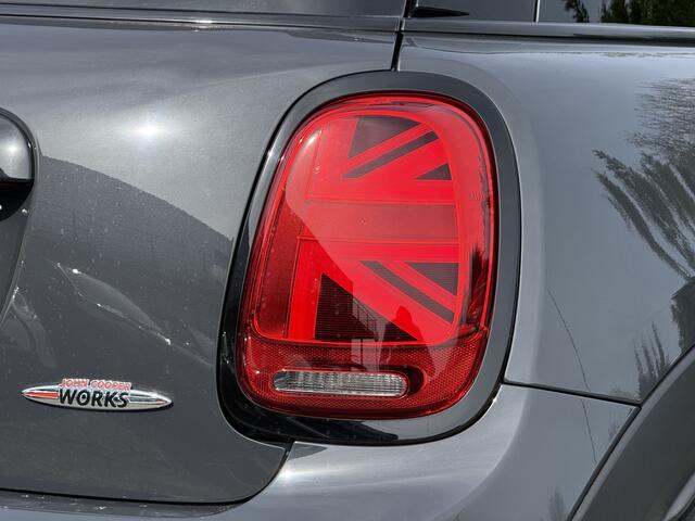 Mini John Cooper Works Mini 2.0 | Chili | 18'' | Panorama | Harman/Kardon | Getint Glas | Head-Up | Camera | Comfort Access