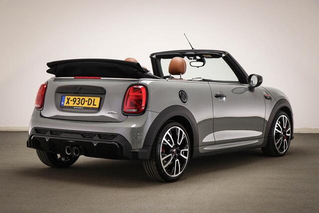 Mini John Cooper Works Mini Cabrio 2.0 JCW Pack | DRIVING ASSISTANT PLUS / CONNECTED NAVIGATION PLUS / COMFORT- PACK | HEAD UP | STUURVERWARMING