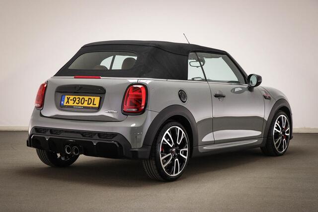 Mini John Cooper Works Mini Cabrio 2.0 JCW Pack | DRIVING ASSISTANT PLUS / CONNECTED NAVIGATION PLUS / COMFORT- PACK | HEAD UP | STUURVERWARMING