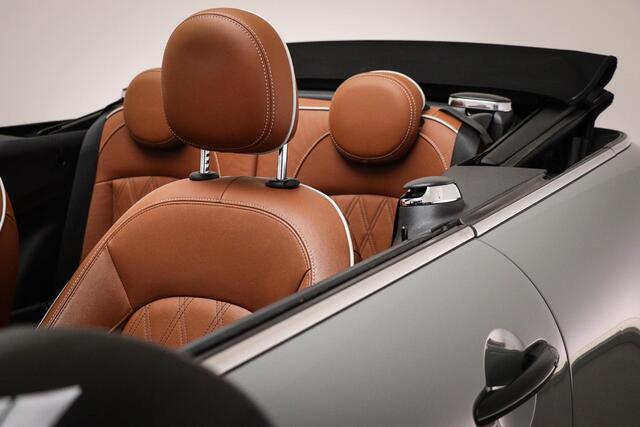 Mini John Cooper Works Mini Cabrio 2.0 JCW Pack | DRIVING ASSISTANT PLUS / CONNECTED NAVIGATION PLUS / COMFORT- PACK | HEAD UP | STUURVERWARMING