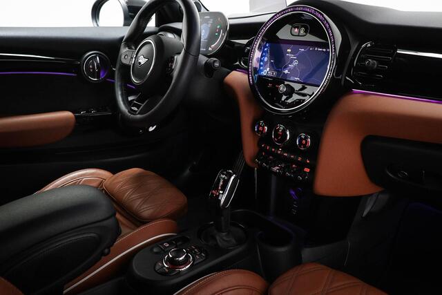 Mini John Cooper Works Mini Cabrio 2.0 JCW Pack | DRIVING ASSISTANT PLUS / CONNECTED NAVIGATION PLUS / COMFORT- PACK | HEAD UP | STUURVERWARMING