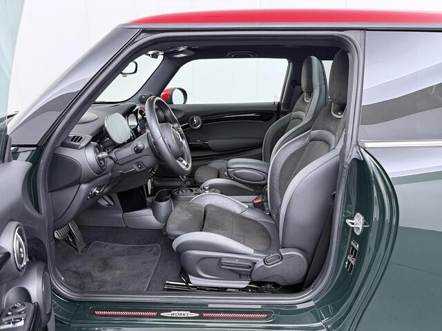 Mini John Cooper Works 3-deurs JCW-Pack | Stoel- en Stuurverwarming | Adaptive Cruise | Harman Kardon | Panoramadak