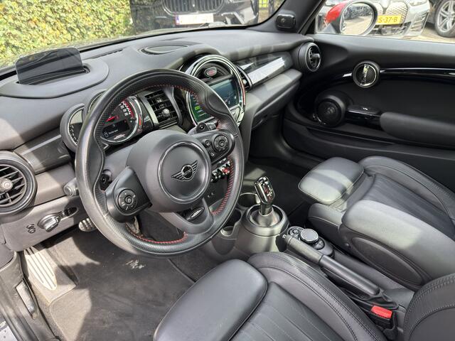 Mini John Cooper Works 3-deurs 2.0 | Chili | 18'' | Panorama | Harman/Kardon | Getint Glas | Head-Up | Camera | Comfort Access | 232 pk