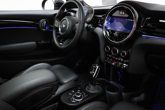 Mini John Cooper Works 3-Deurs 2.0 Classic | PRIMIUM PLUS PACK | MINI YOURS LEDER | PANORAMADAK | HEAD UP | STUURVERWARMING | DRAADLOZE LADER | 18"