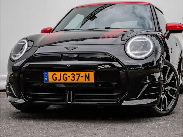 Mini John Cooper Works 3-Deurs E Cooper XL 40.7 kWh Panoramadak/ Head up/ Led/ Stoelmassage/ Harman-Kardon/ Camera/ Stoel-stuurverwarming