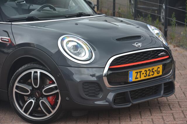 Mini John Cooper Works Cabrio 2.0 Chili | Navigatie | Harman-Kardon | HUD | Keyless | Camera | Leer | Sfeerverlichting | Super uitgevoerde Cooper JCW en keurig onderhouden!!