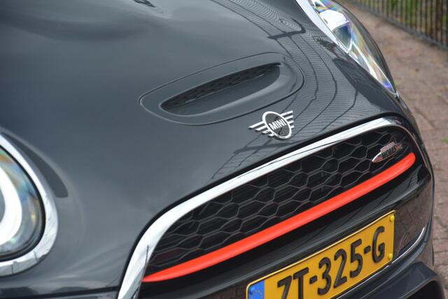 Mini John Cooper Works Cabrio 2.0 Chili | Navigatie | Harman-Kardon | HUD | Keyless | Camera | Leer | Sfeerverlichting | Super uitgevoerde Cooper JCW en keurig onderhouden!!