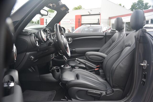 Mini John Cooper Works Cabrio 2.0 Chili | Navigatie | Harman-Kardon | HUD | Keyless | Camera | Leer | Sfeerverlichting | Super uitgevoerde Cooper JCW en keurig onderhouden!!