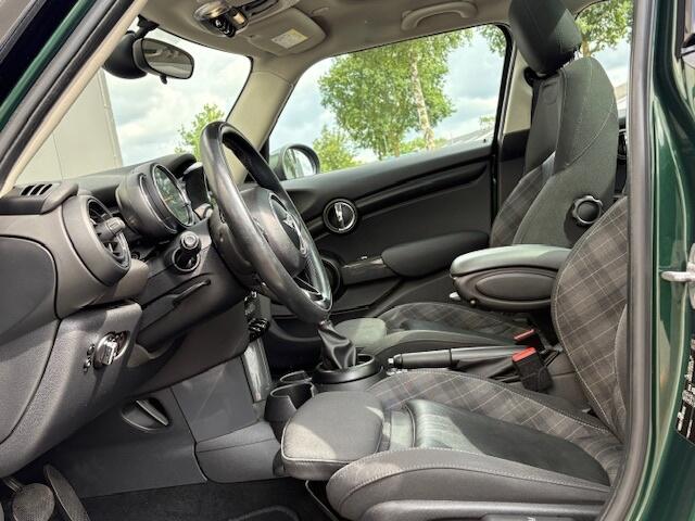 Mini MINI 1.5 Cooper - airco - pano - nap! Automaat - navi -