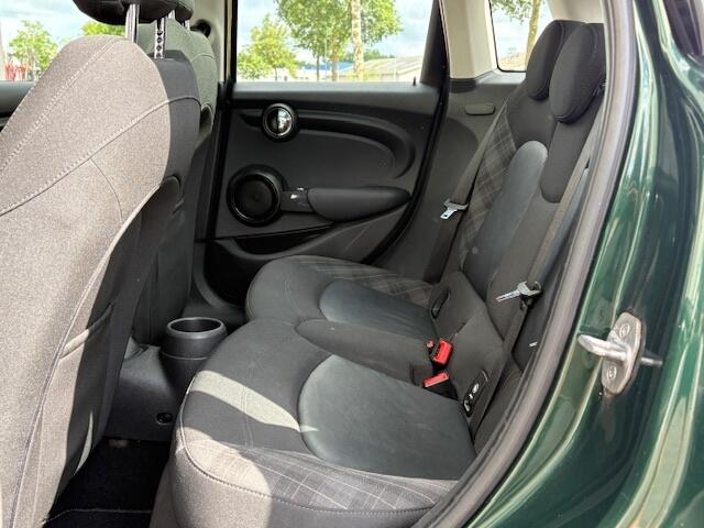 Mini MINI 1.5 Cooper - airco - pano - nap! Automaat - navi -