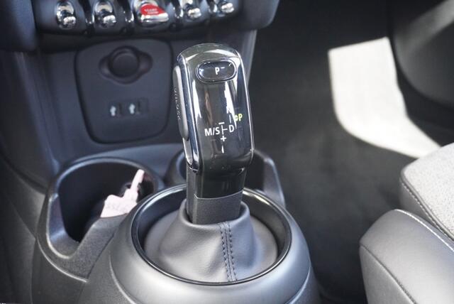 Mini MINI 1.5 Cooper Chili 136 PK Automaat | CarPlay | Keyless | Groot Nav