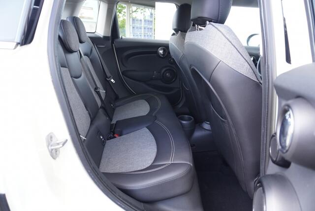 Mini MINI 1.5 Cooper Chili 136 PK Automaat | CarPlay | Keyless | Groot Nav