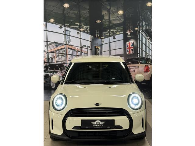 Mini MINI 1.5 CHILLI AUT LEDER HARM KARDON FACELIFT zeer luxe uitvoering