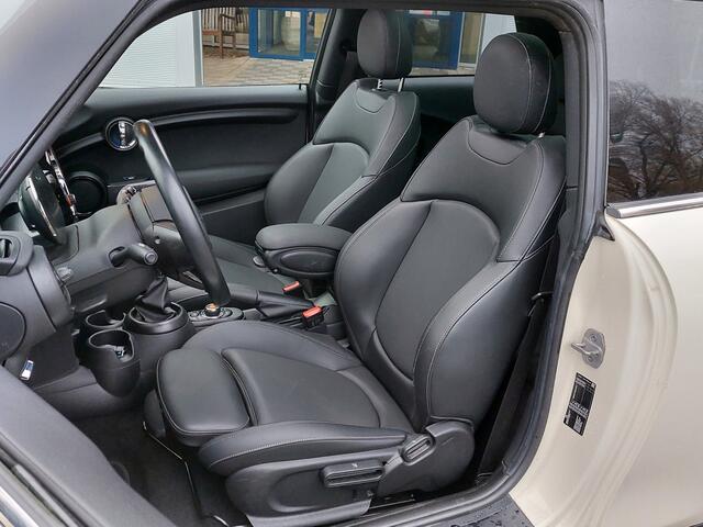 Mini MINI 1.5 136pk Cooper Chili | Navi | Apple Carplay+Android Auto | Clima | Cruise | Panorama Schuifdak | Lederen Bekleding | Led Koplampen | Keyless Entry | Pdc | Privacy Glass | 17''lm