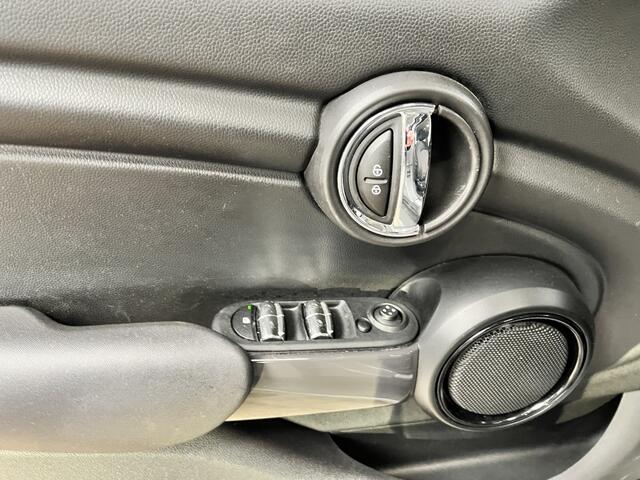 Mini MINI 5-deurs 1.5 Business Edition Cruise Clima Navi BT Tel PDC