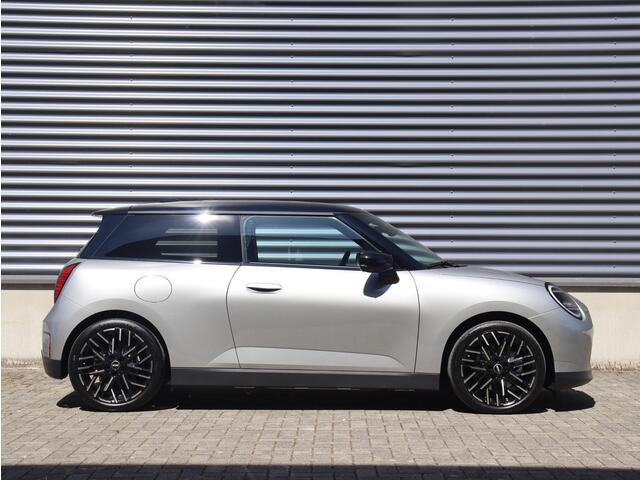 Mini MINI 3-deurs E | Favoured Trim + Pakket L + Panodak + Harman Kardon + Comfort Access + Head-Up + Parking Assistant Plus + 18'' LMV