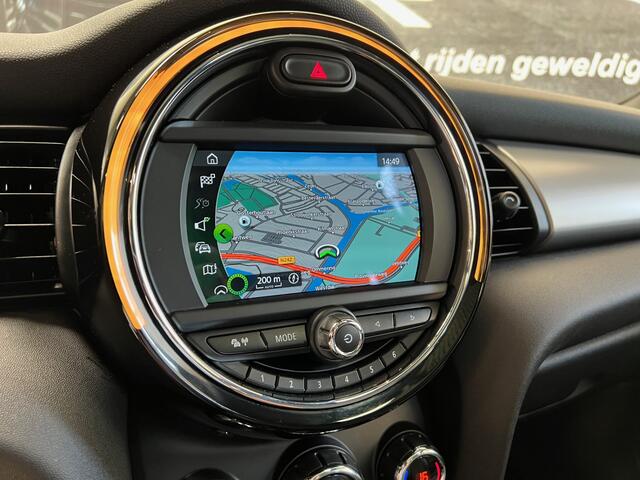 Mini ONE Mini 1.5 Chili Turbo 102 PK Automaat / Airco / Apple Carplay / Panoramadak / Camera / Leder Sport Int / LED / Park Sensors / 1e Eigenaar!