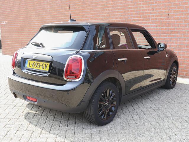 Mini ONE Mini 1.5 Automaat Business Edition | Navigatie | PDC | Cruise Control | Airco | 17" Lichtmetalen velgen | 5-Deurs
