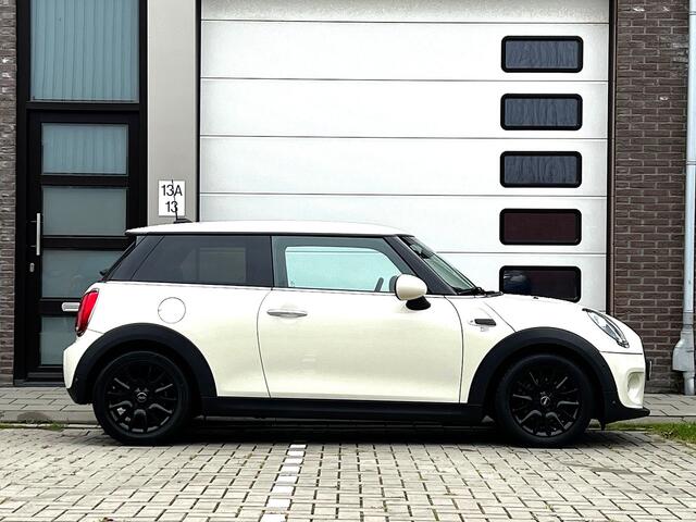 Mini ONE Mini 1.5 Chili Turbo 102 PK / Airco / 16" Black Spoke LM Velgen / Park Sensors / Groot Scherm / WW Glas