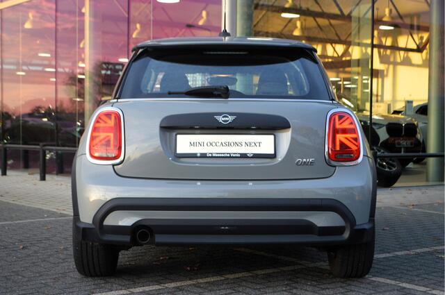 Mini ONE Hatchback / Essential / LED / Navigatie / Airconditioning / Cruise Control