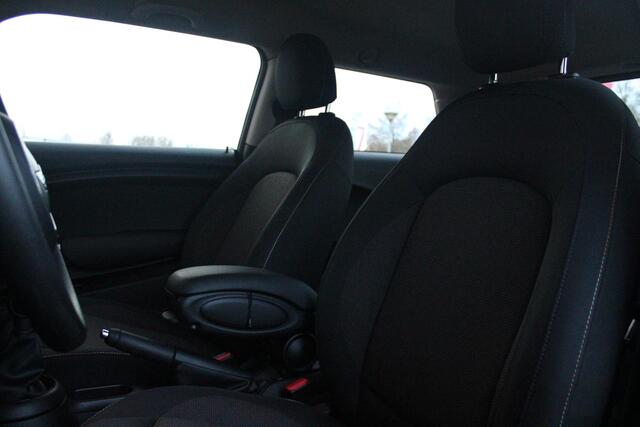 Mini ONE 1.2 102PK ONE SALT BUSINESS | STOEL VERWARMING | 17" LICHTMETALEN VELGEN JOHN COOPER WORKS | AIRCO | LAGE KM STAND! | PARKEERSENSOREN ACHTER |