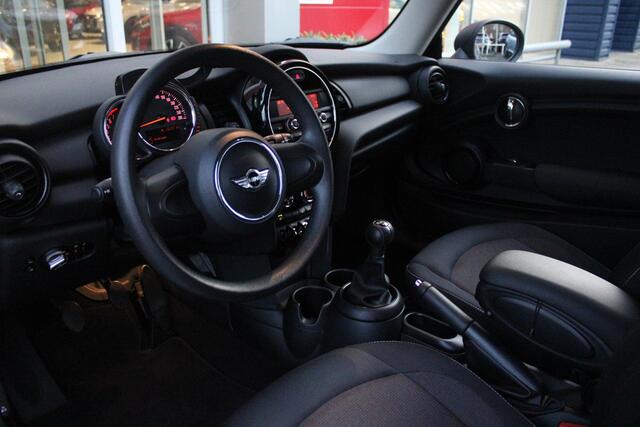 Mini ONE 1.2 102PK ONE SALT BUSINESS | STOEL VERWARMING | 17" LICHTMETALEN VELGEN JOHN COOPER WORKS | AIRCO | LAGE KM STAND! | PARKEERSENSOREN ACHTER |