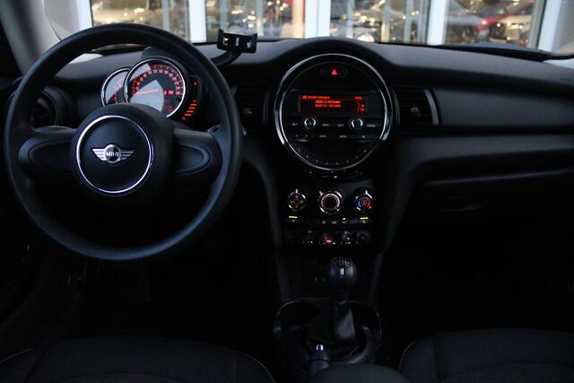 Mini ONE 1.2 102PK ONE SALT BUSINESS | STOEL VERWARMING | 17" LICHTMETALEN VELGEN JOHN COOPER WORKS | AIRCO | LAGE KM STAND! | PARKEERSENSOREN ACHTER |