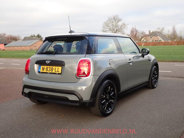 Mini ONE 1.5 First Essential CARPLAY / NAVI / FULL-LED