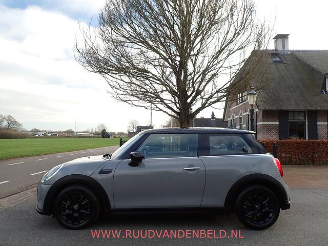 Mini ONE 1.5 First Essential CARPLAY / NAVI / FULL-LED