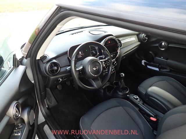 Mini ONE 1.5 First Essential CARPLAY / NAVI / FULL-LED