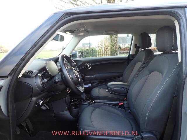 Mini ONE 1.5 First Essential CARPLAY / NAVI / FULL-LED