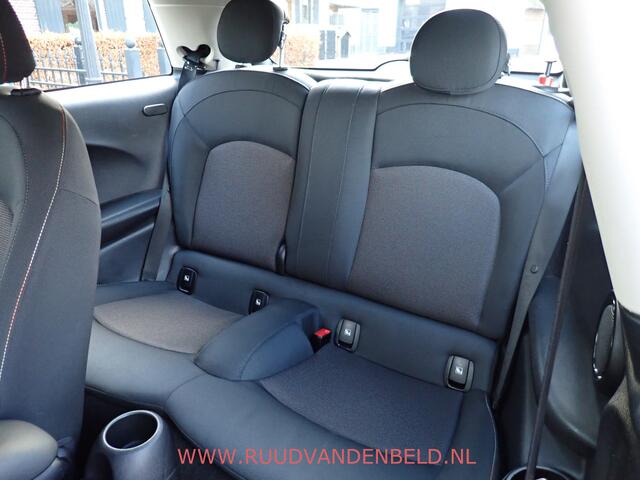 Mini ONE 1.5 First Essential CARPLAY / NAVI / FULL-LED