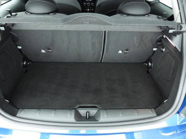 Mini ONE 3-deurs Classic / Sportstoelen / PDC / Climate / Navigatie / Alu wielen 16 inch black