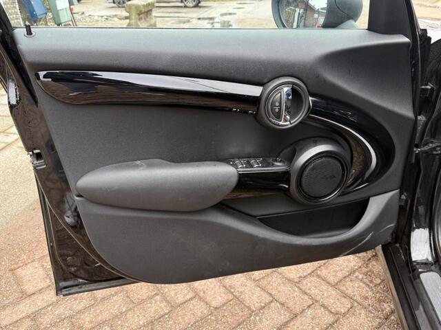 Mini ONE Mini 1.5 D NAVI PDC Chili Bns.