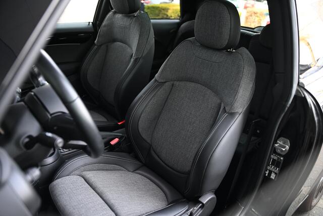 Mini ONE Hatchback Classic / Panoramadak / Sportstoelen / Cruise Control / LED / Ambiance verlichting / 16" LM Victory Spoke zwart