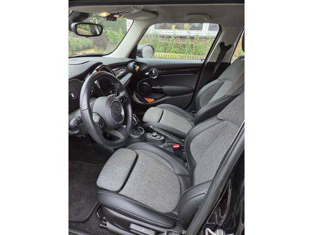 Mini ONE 5-deurs Business Edition | 16" | Cruise Controle | Airco | PDC | Navi | Sportstoelen