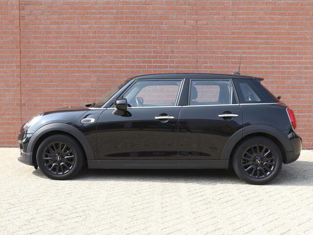 Mini ONE 1.5 5-DRS Automaat Business Edition Navigatie PDC Cruise Control Airco 17" Lichtmetalen velgen 5-Deurs