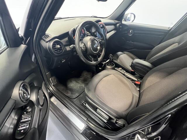 Mini ONE 5-Deurs 1.5 Pepper | Navigatie/Android/Apple Carplay | LM Velgen 16" | Cruise Control | PDC Achter | Airco | LED Koplampen |