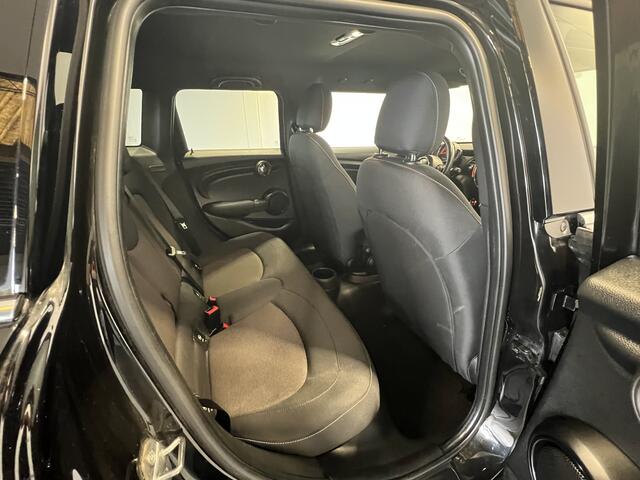 Mini ONE 5-Deurs 1.5 Pepper | Navigatie/Android/Apple Carplay | LM Velgen 16" | Cruise Control | PDC Achter | Airco | LED Koplampen |