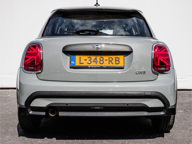 Mini ONE 5-Deurs 1.5 Essential Full map navigatie/ Climate control/ DAB+/ Carplay/ Cruise control