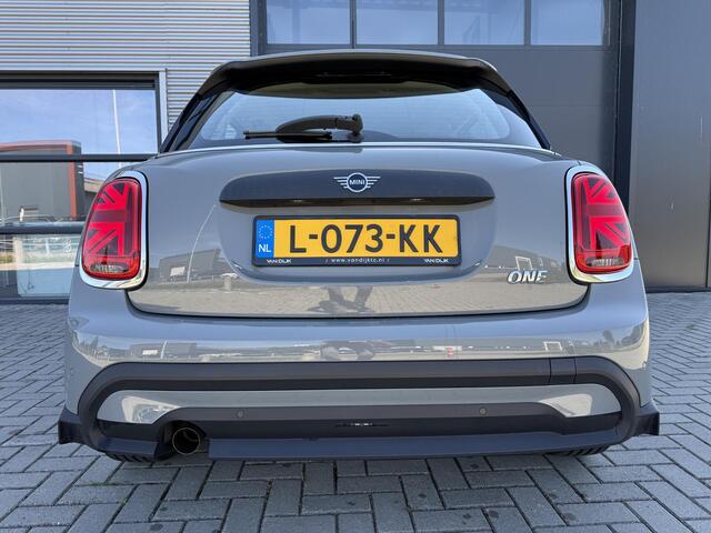 Mini ONE 5-Deurs 1.5 Business Edition Automaat ?5-Deurs ?Nieuw Model ?Full LED ?Navigatie Full Map ?Half Leder Sportstoelen ?Airco ?Limiter ?Parkeersensoren ?Lichtmetaal ?Origineel NL