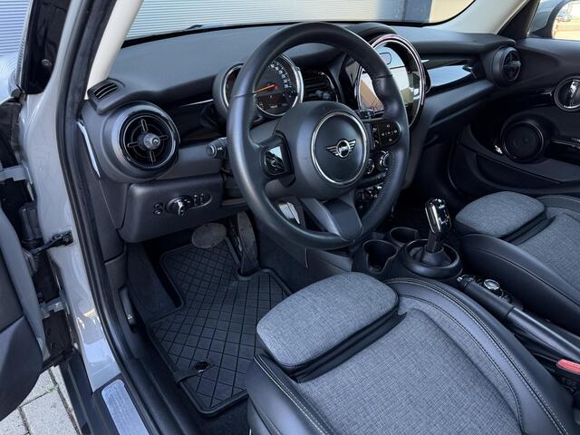 Mini ONE 5-Deurs 1.5 Business Edition Automaat ?5-Deurs ?Nieuw Model ?Full LED ?Navigatie Full Map ?Half Leder Sportstoelen ?Airco ?Limiter ?Parkeersensoren ?Lichtmetaal ?Origineel NL