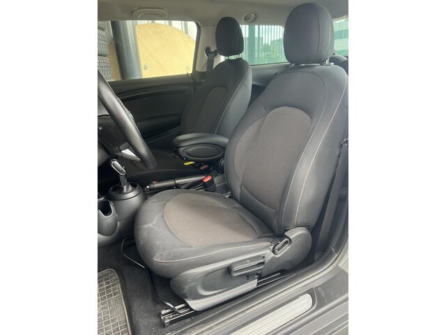 Mini ONE 3-Deurs 1.5 Business | AUTOMAAT | NAVI | PDC V+A | CRUISE CONTROL | CLIMATE CONTROL | LMV 16'' | STOELVERWARMING | BLUETOOTH | LED