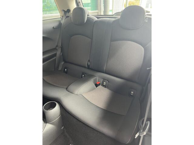 Mini ONE 3-Deurs 1.5 Business | AUTOMAAT | NAVI | PDC V+A | CRUISE CONTROL | CLIMATE CONTROL | LMV 16'' | STOELVERWARMING | BLUETOOTH | LED
