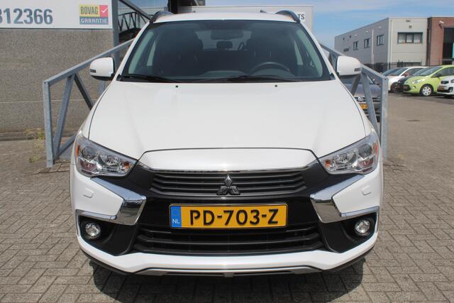 Mitsubishi ASX 1.6 Cleartec Connect Pro Navigatie/Achteruitrijcamera/Cruise control/Keyless/Apple carplay/Climate control/Radio-CD speler/18'' Lichtmetalen velgen.